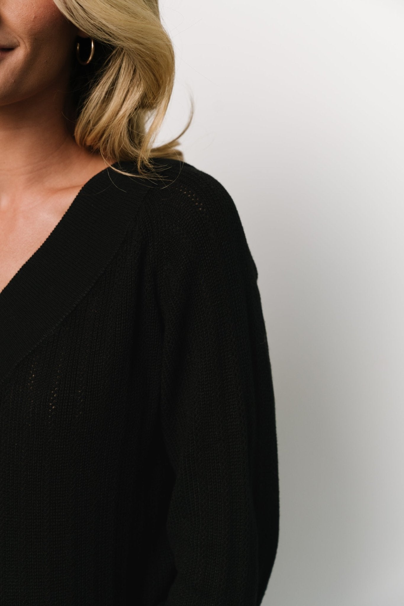 Ashby Chunky Knit V-Neck Sweater Top in Black