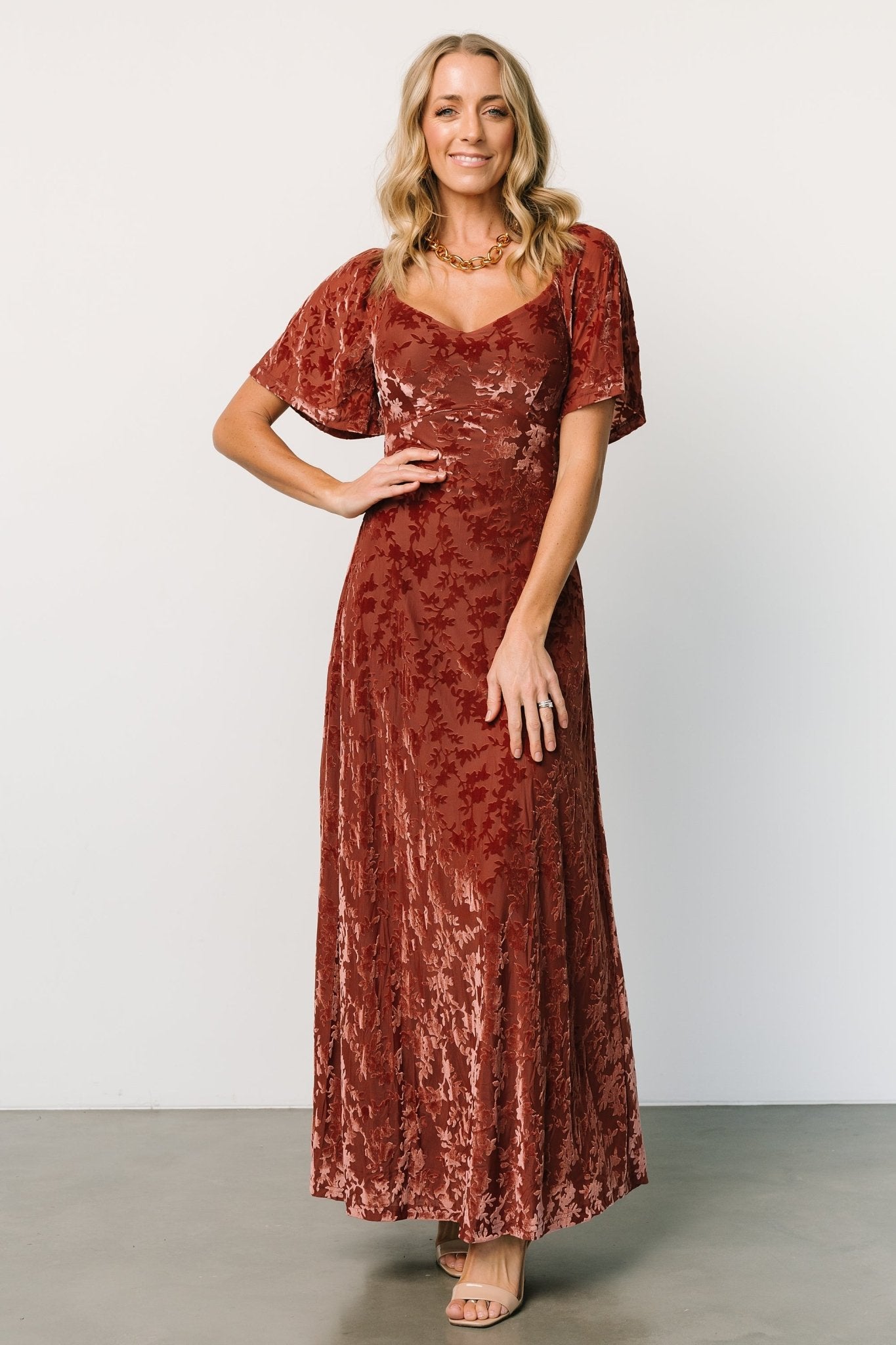Everley Velvet Maxi Dress with Sweetheart Neckline - Cinnamon