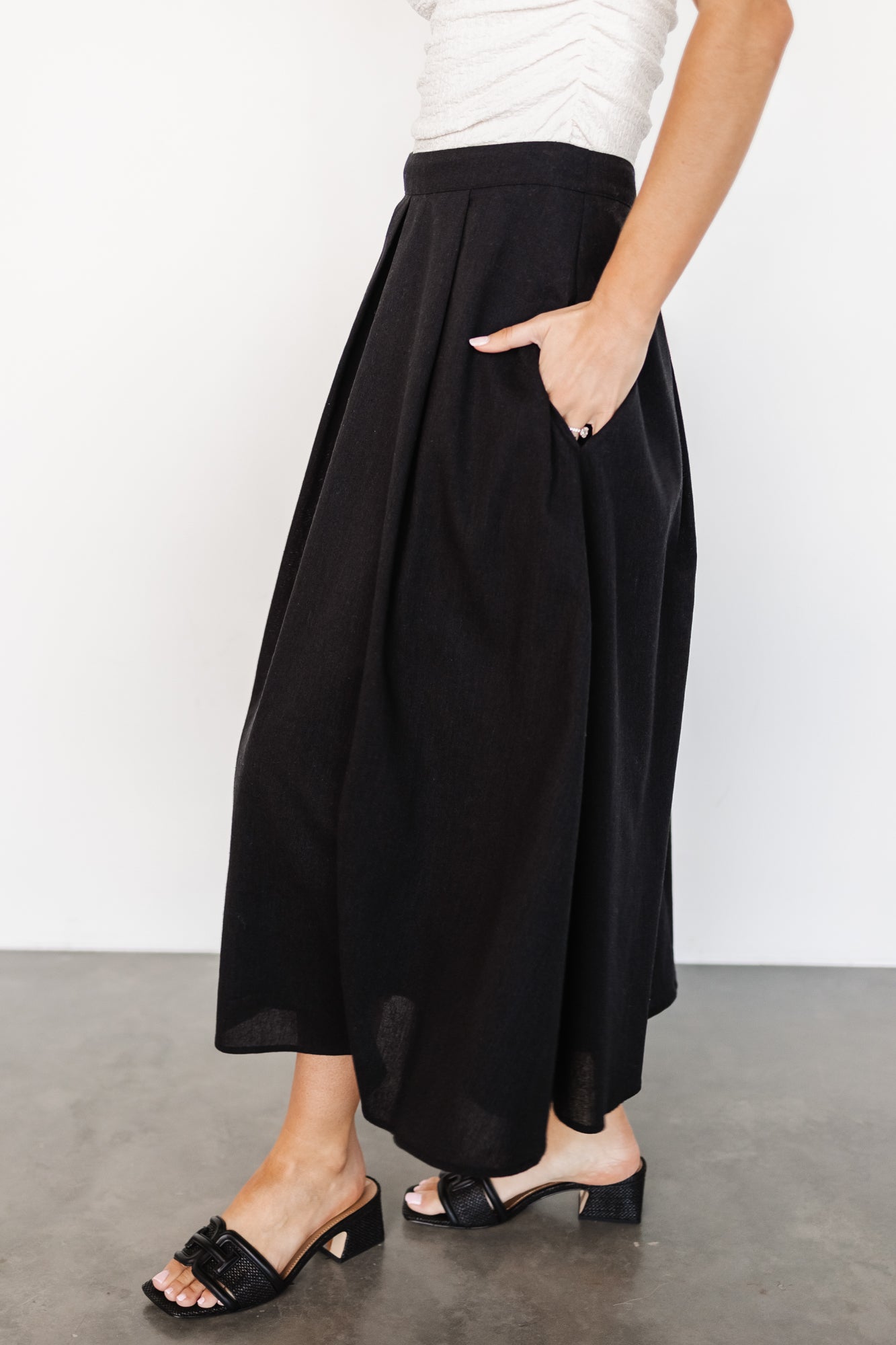 Black Pleated Midi Skirt by Katie – Linen High-Waist with Pockets